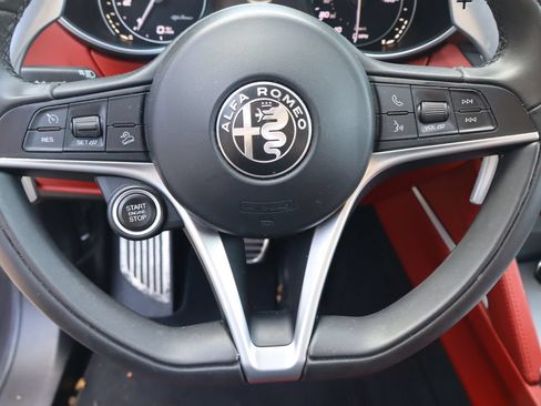 Used 2018 Alfa Romeo Stelvio Sport w/ Quick Order Package 22J Sport AWD/4WD image 10
