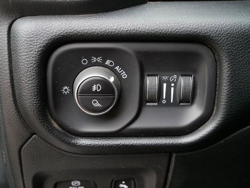 Used 2019 RAM 1500 Laramie image 39