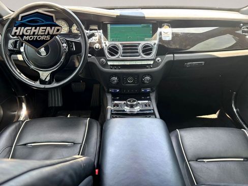 Used 2016 Rolls-Royce Wraith image 22