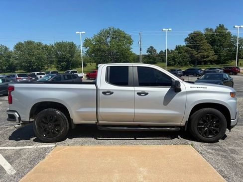 Used 2019 Chevrolet Silverado 1500 Custom w/ Custom Convenience Package RWD image 5