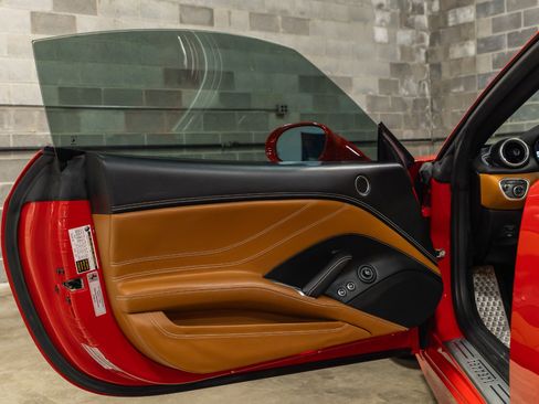 Used 2015 Ferrari California T RWD image 56