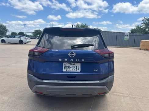 Certified 2022 Nissan Rogue SV FWD image 4