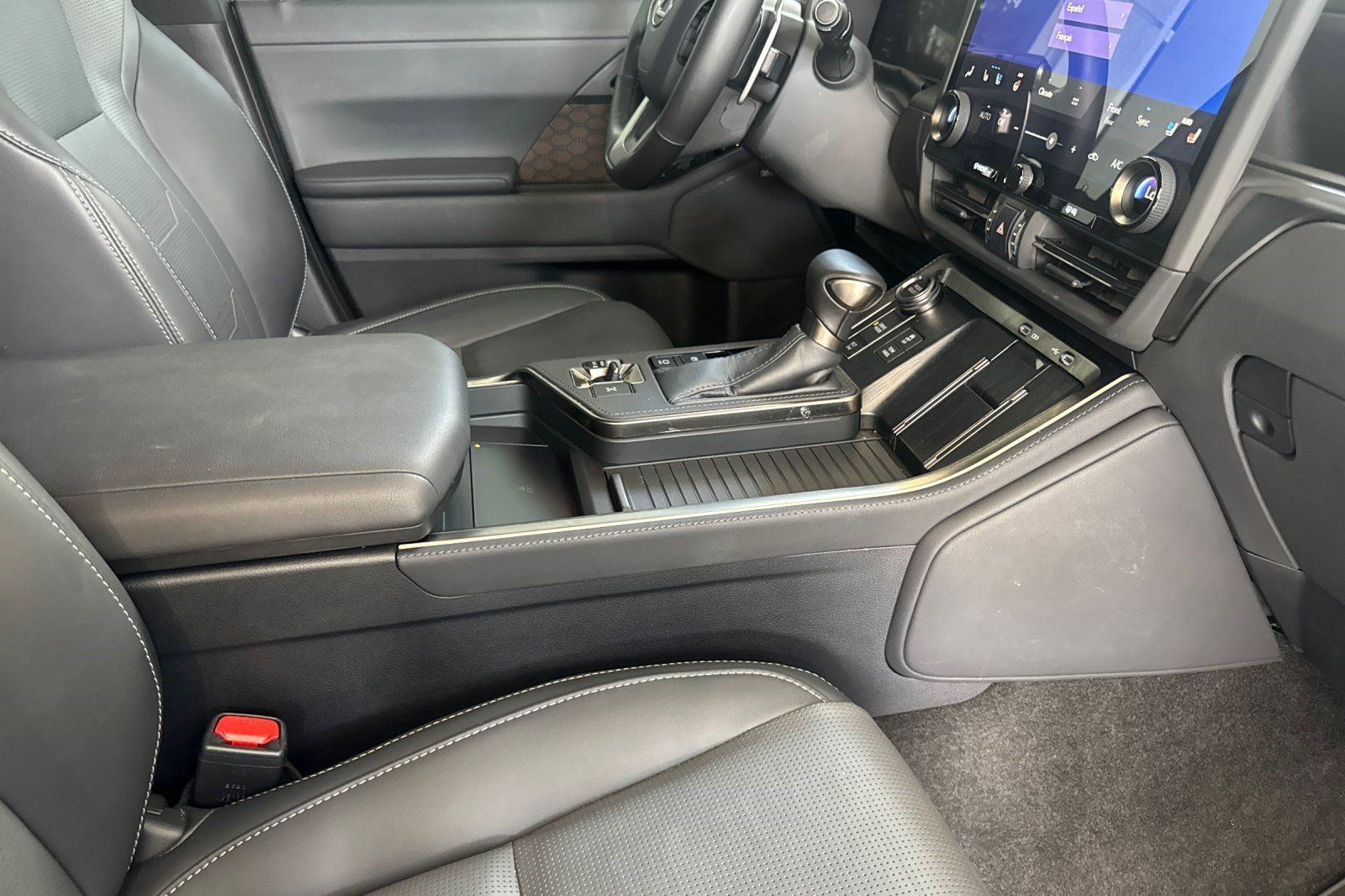 Used 2024 Lexus GX 550 w/ Accessory Package (31) AWD/4WD image 21