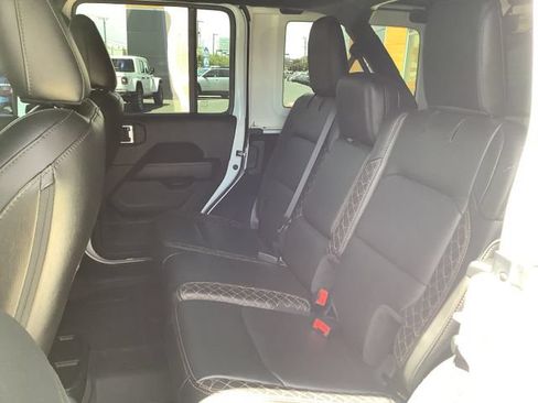 Used 2023 Jeep Wrangler Unlimited Sahara AWD/4WD image 26