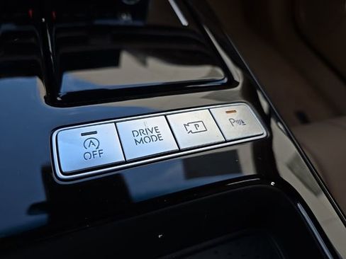 Used 2025 Genesis G80 2.5T image 33