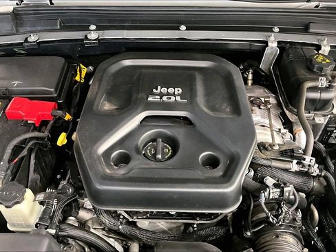 Used 2022 Jeep Wrangler Unlimited Sahara AWD/4WD image 31