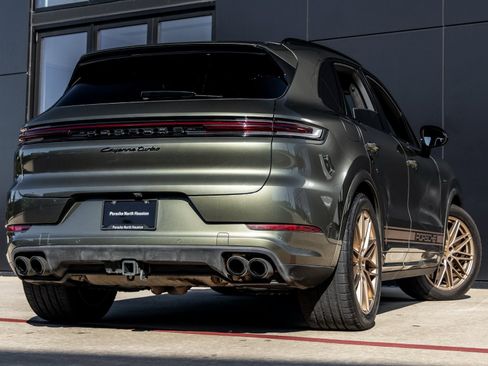 Used 2024 Porsche Cayenne Turbo image 9