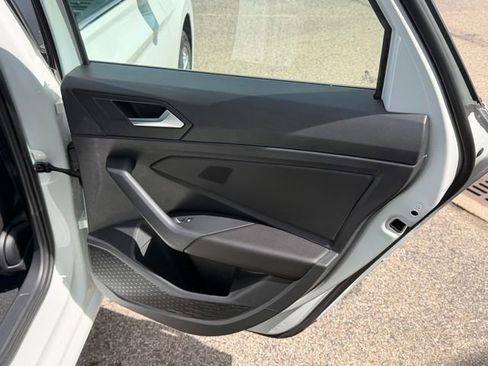 Used 2023 Volkswagen Jetta SE FWD image 15