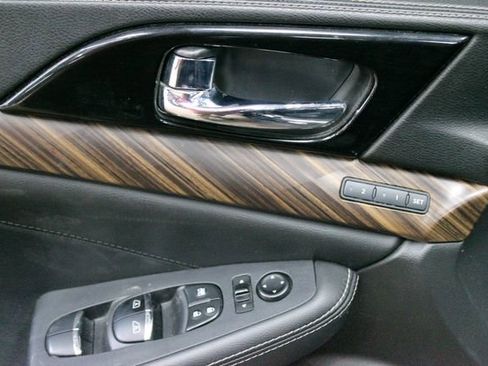 Used 2016 Nissan Maxima Platinum FWD image 16