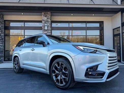 Used 2025 Lexus TX 500h AWD w/ Technology Package image 22