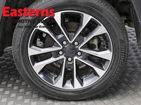 Used 2023 Jeep Grand Cherokee Overland w/ Luxury Tech Group IV AWD/4WD image 8