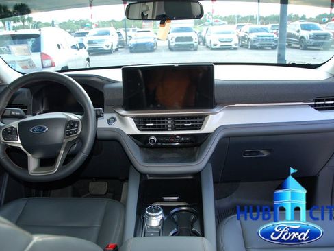 Used 2025 Ford Explorer Active w/ Active Comfort Package RWD image 18