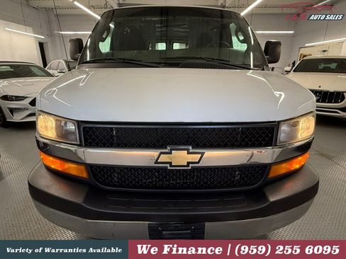 Used 2018 Chevrolet Express 2500 w/ Driver Convenience Package RWD image 3