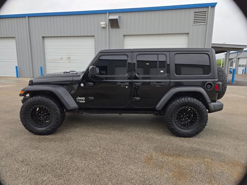 Used 2021 Jeep Wrangler Unlimited Sport AWD/4WD image 6