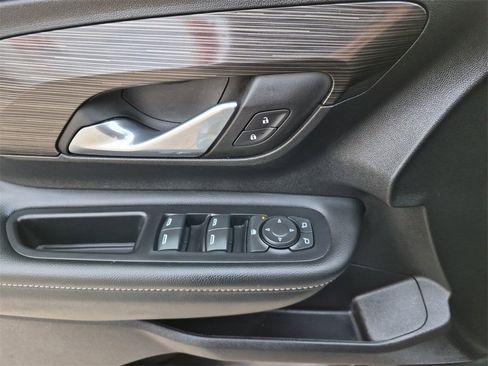 Used 2024 GMC Terrain SLE image 13