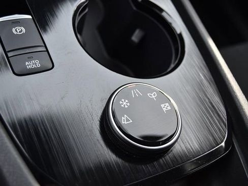 Used 2023 Nissan Rogue S image 16