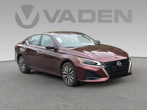 Used 2025 Nissan Altima 2.5 SV image 1