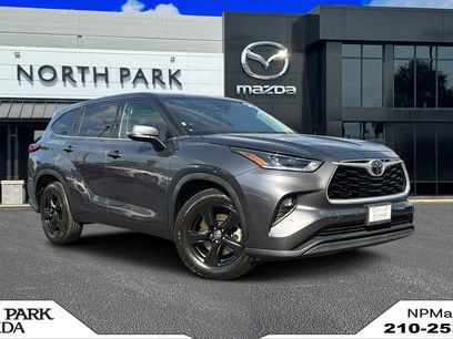 Used 2021 Toyota Highlander LE