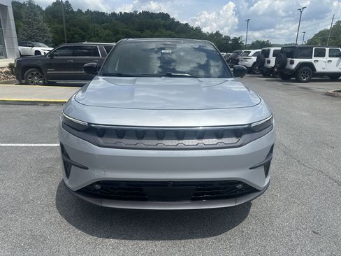 New 2025 Jeep Wagoneer S Launch Edition image 3