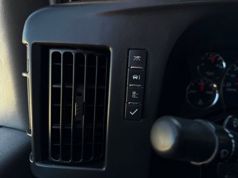 Used 2014 GMC Savana 1500 image 11