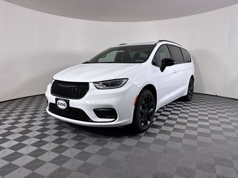 New 2026 Chrysler Pacifica Limited w/ S Appearance Package image 17