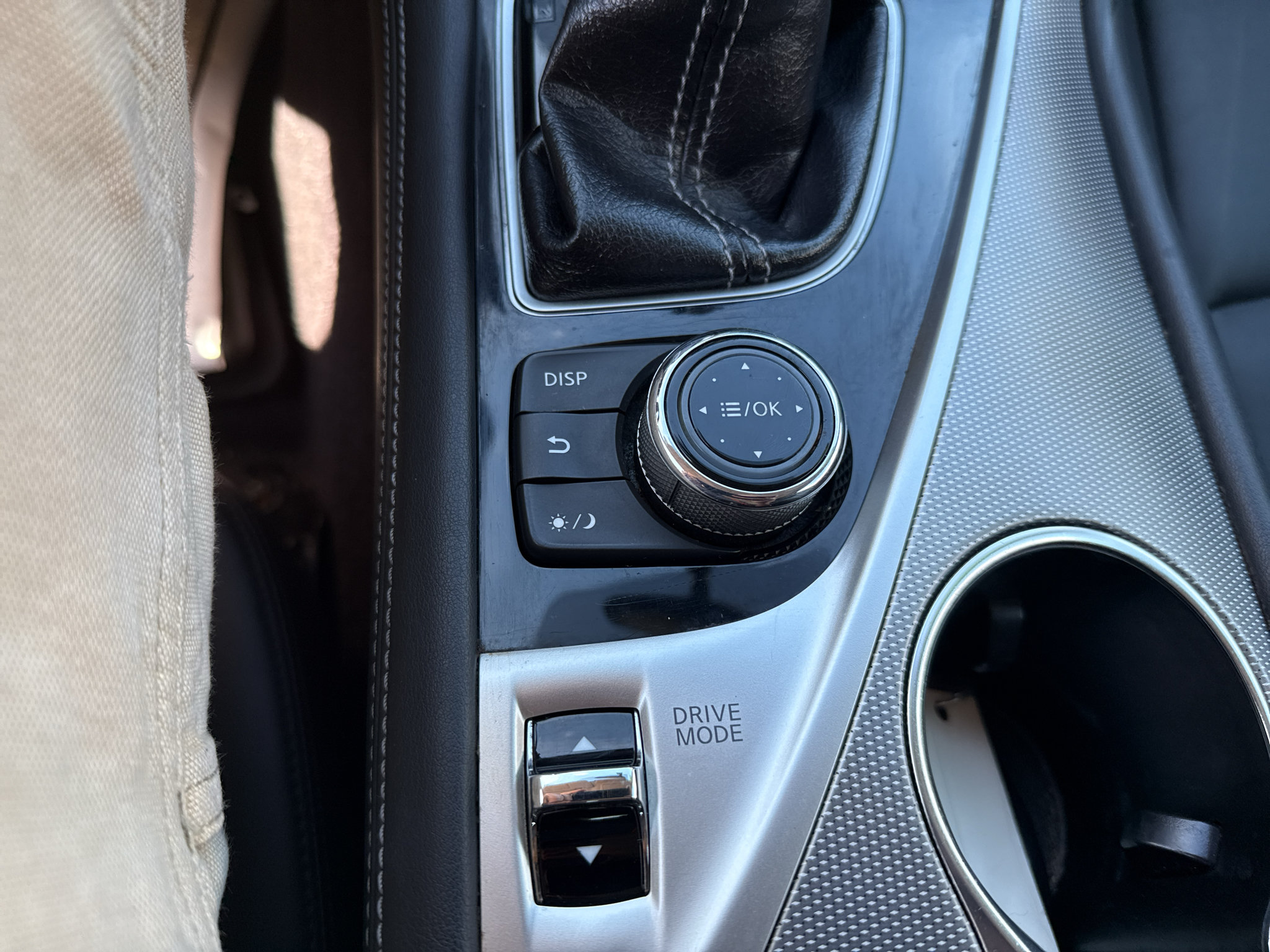 Used 2015 INFINITI Q50 AWD w/ Moonroof Package image 19