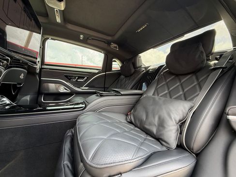 Used 2024 Mercedes-Benz Maybach S 580 4MATIC w/ Manufaktur Leather Package image 45