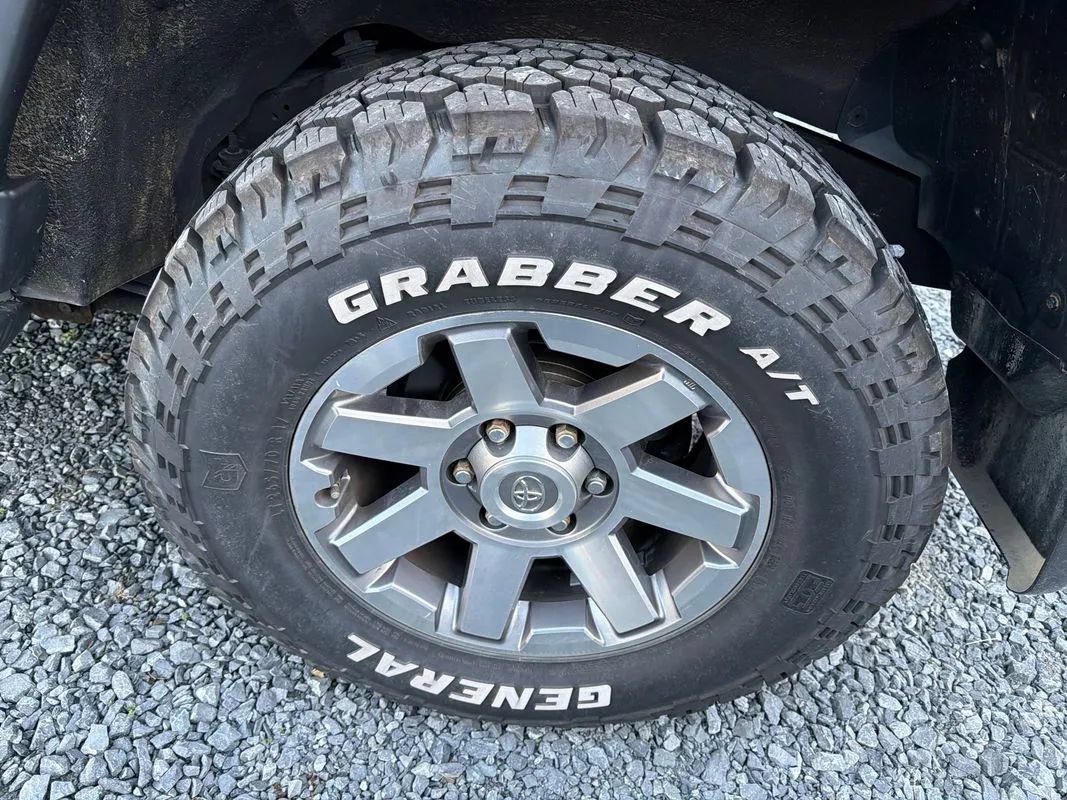 Used 2014 Toyota FJ Cruiser 4WD w/ Upgrade Package image 5