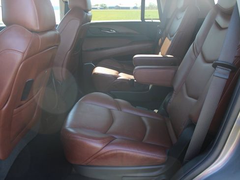 Used 2018 Cadillac Escalade Premium Luxury image 20