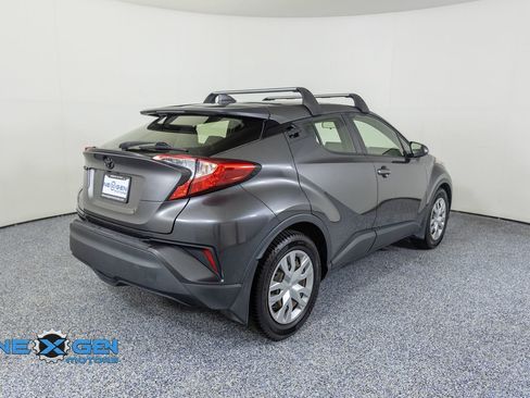 Used 2021 Toyota C-HR LE FWD image 7