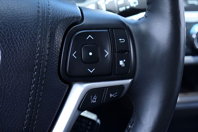 Used 2018 Toyota Highlander Limited Platinum AWD/4WD image 23