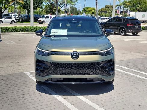 New 2026 Volkswagen Tiguan SE R-Line FWD image 2
