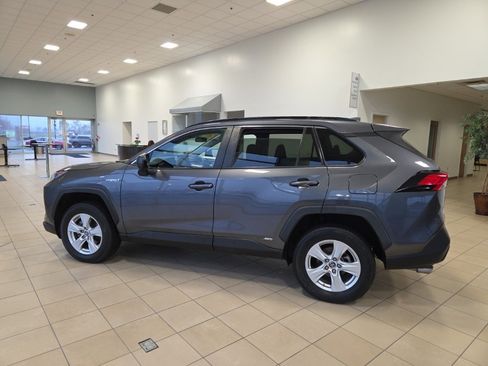 Used 2020 Toyota RAV4 LE image 9