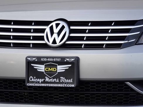 Used 2012 Volkswagen Passat TDI SE FWD image 11