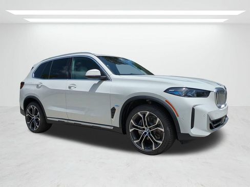 New 2026 BMW X5 xDrive40i w/ Premium Package AWD/4WD image 2
