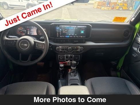 Used 2025 Jeep Wrangler Unlimited Rubicon w/ Convenience Group image 10