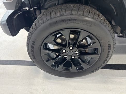 Used 2025 Jeep Wrangler Unlimited Sahara AWD/4WD image 10