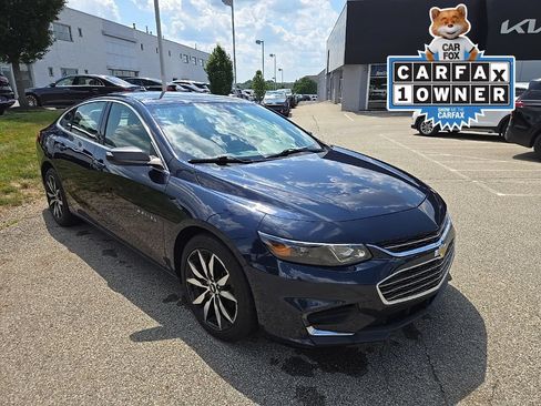Used 2017 Chevrolet Malibu LT FWD image 1