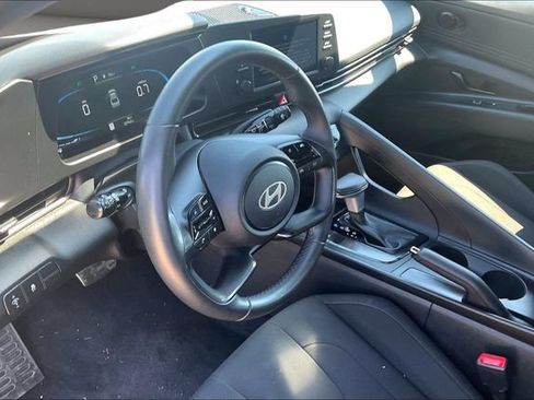 Used 2025 Hyundai Elantra Sport FWD image 11
