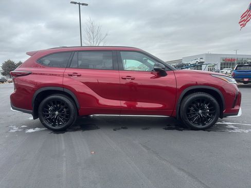 New 2026 Toyota Highlander XSE image 2