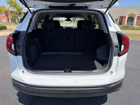 Used 2023 GMC Terrain SLE FWD image 9