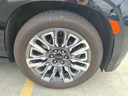 Used 2023 GMC Yukon Denali Ultimate AWD/4WD image 4