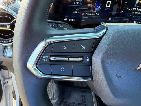 Used 2025 Chevrolet Equinox LT FWD image 23