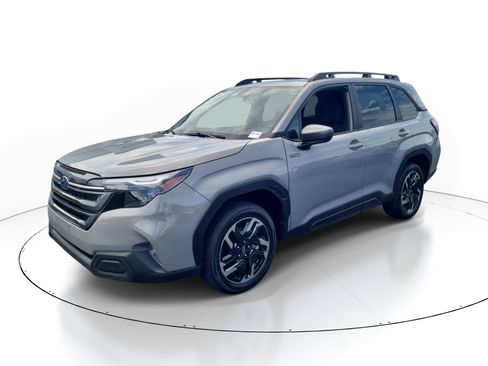 Used 2025 Subaru Forester Premium AWD/4WD image 3