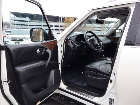 Used 2018 Nissan Armada Platinum w/ Interior Lighting Package image 12