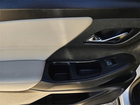 Used 2023 Chevrolet Traverse Premier image 20