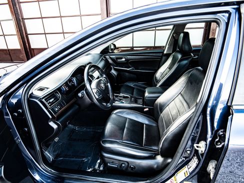 Used 2015 Toyota Camry XLE image 25