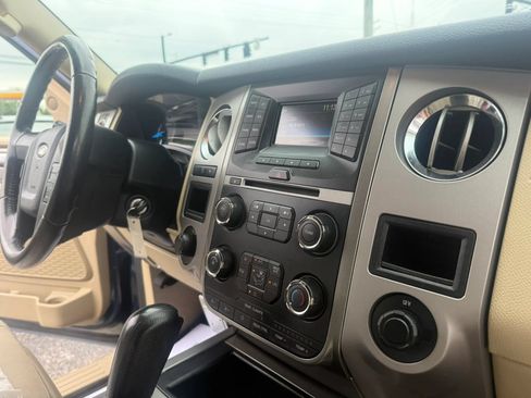 Used 2017 Ford Expedition XLT AWD/4WD image 25