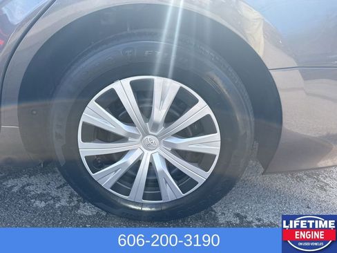 Used 2020 Toyota Camry LE image 10