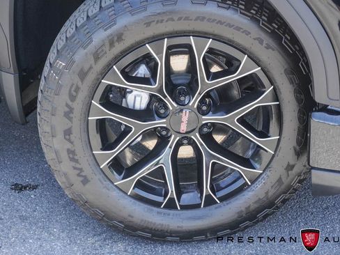 Used 2024 GMC Sierra 1500 Denali w/ Technology Package AWD/4WD image 17